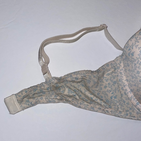 Victoria's Secret Cream and Blue Floral Bra - Picture 4 of 12
